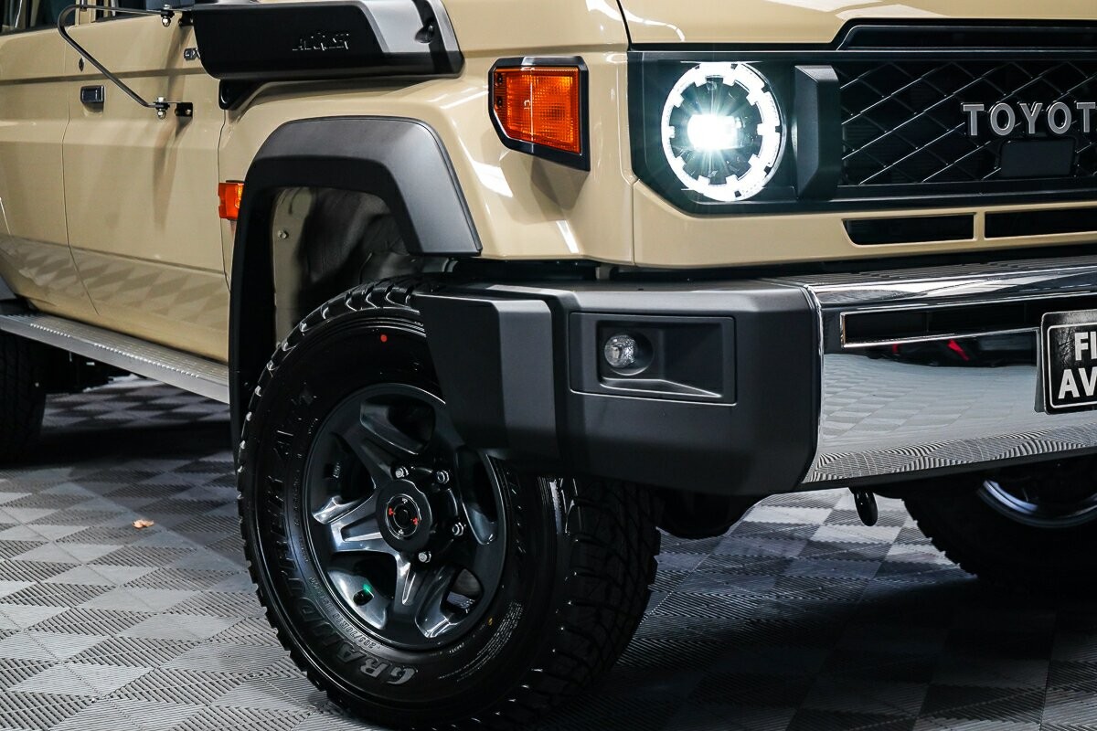 Toyota Landcruiser image 2