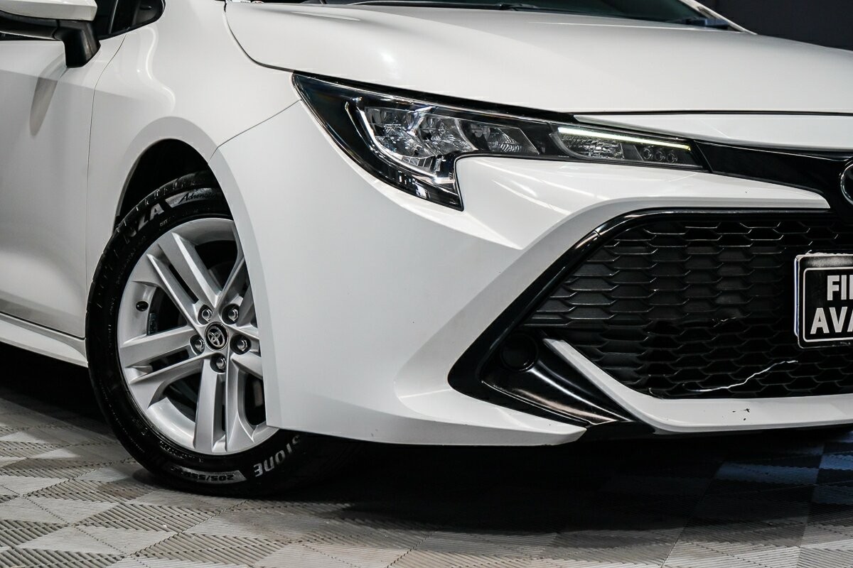 Toyota Corolla image 2