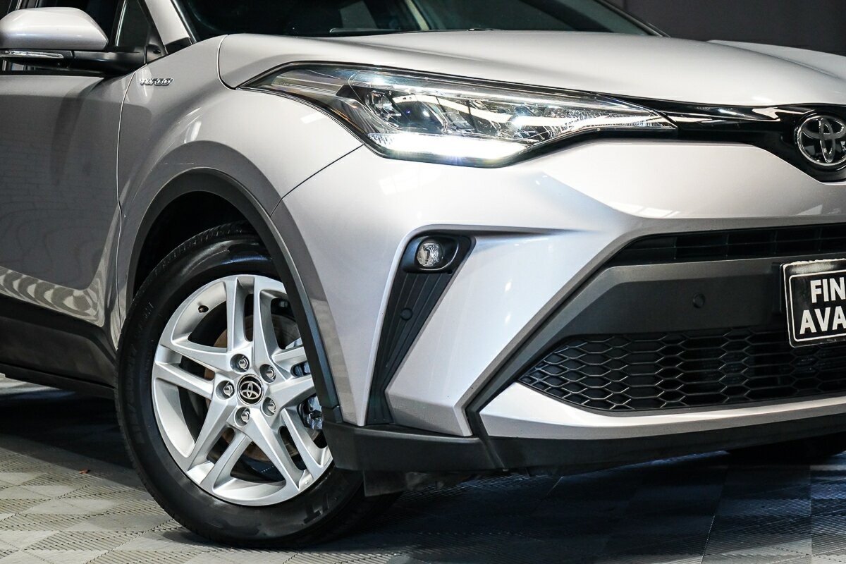 Toyota C-hr image 2