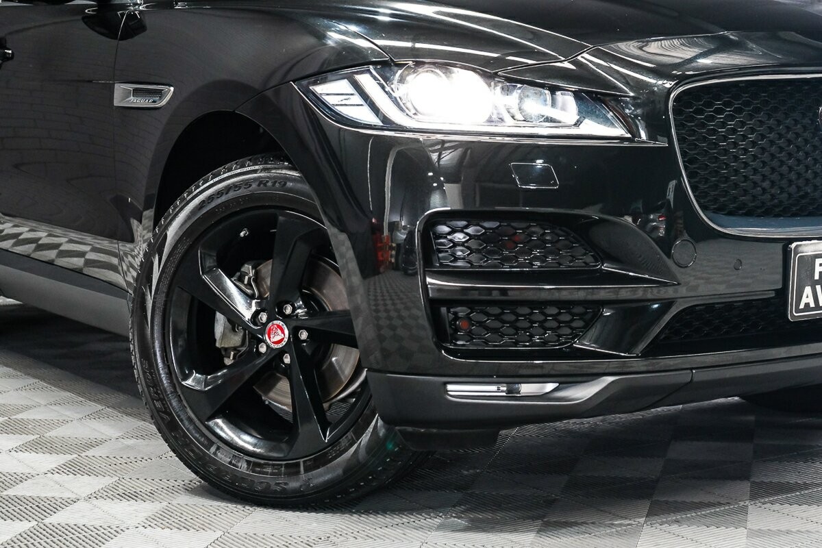 Jaguar F-pace image 2