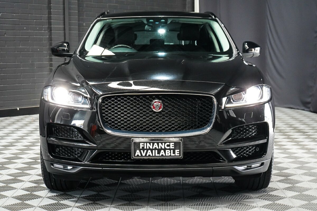 Jaguar F-pace image 3
