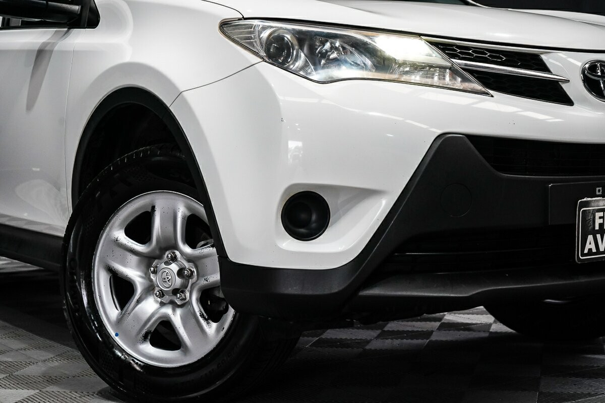 Toyota Rav4 image 2
