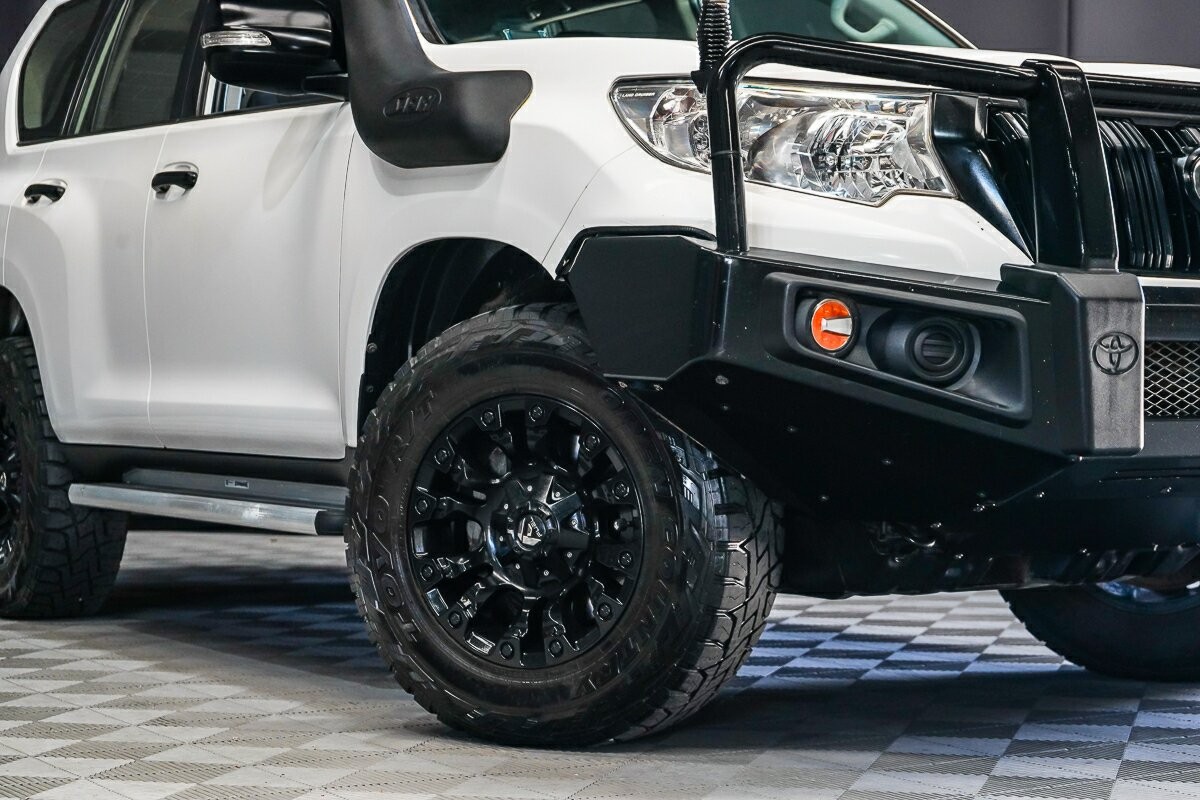 Toyota Landcruiser Prado image 2