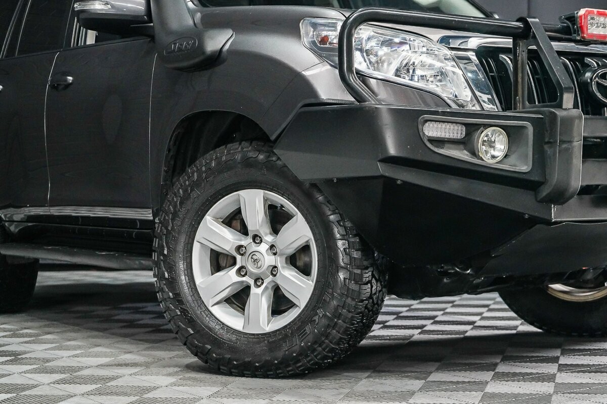 Toyota Landcruiser Prado image 2