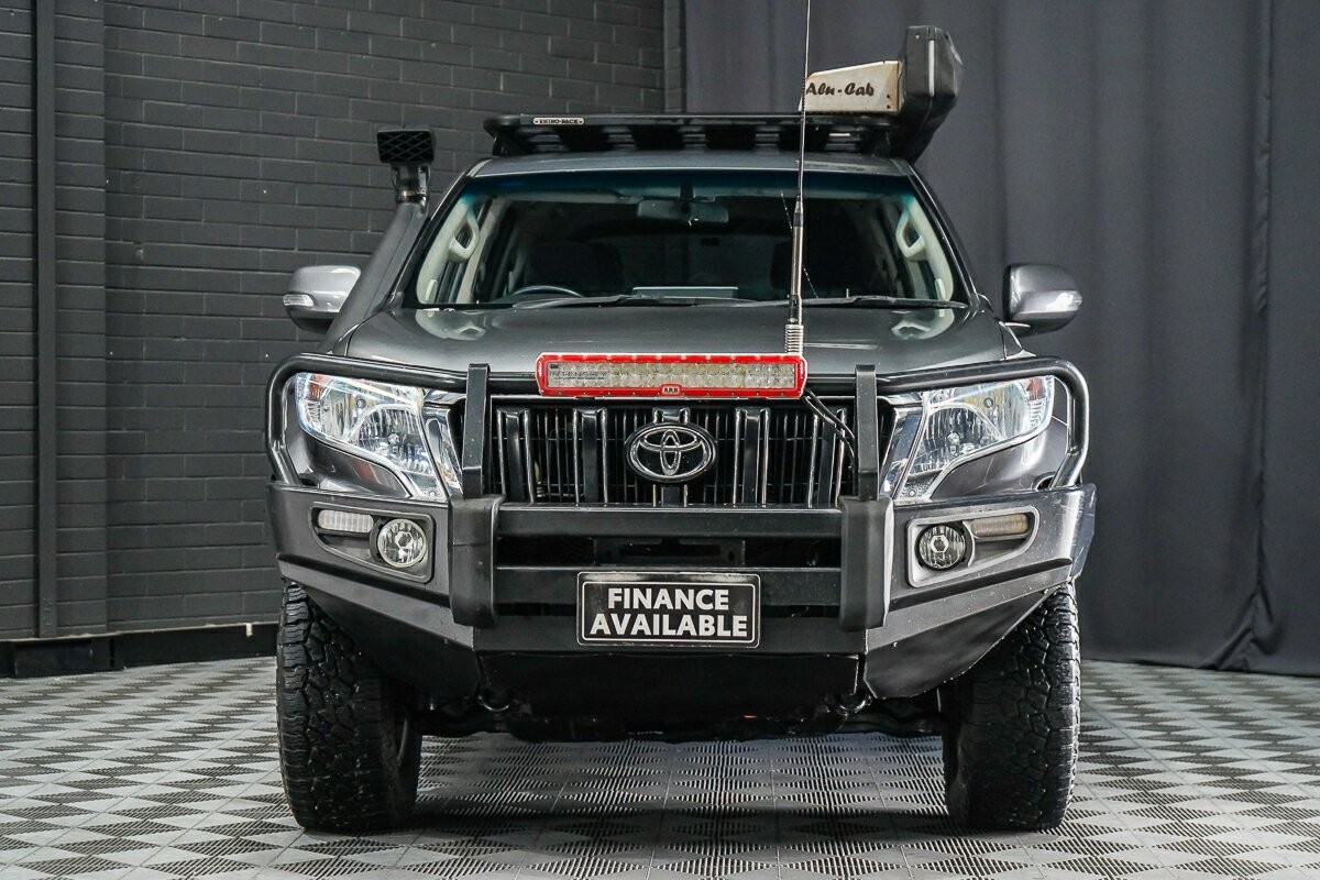 Toyota Landcruiser Prado image 3