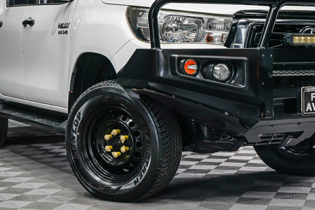 Toyota Hilux image 2