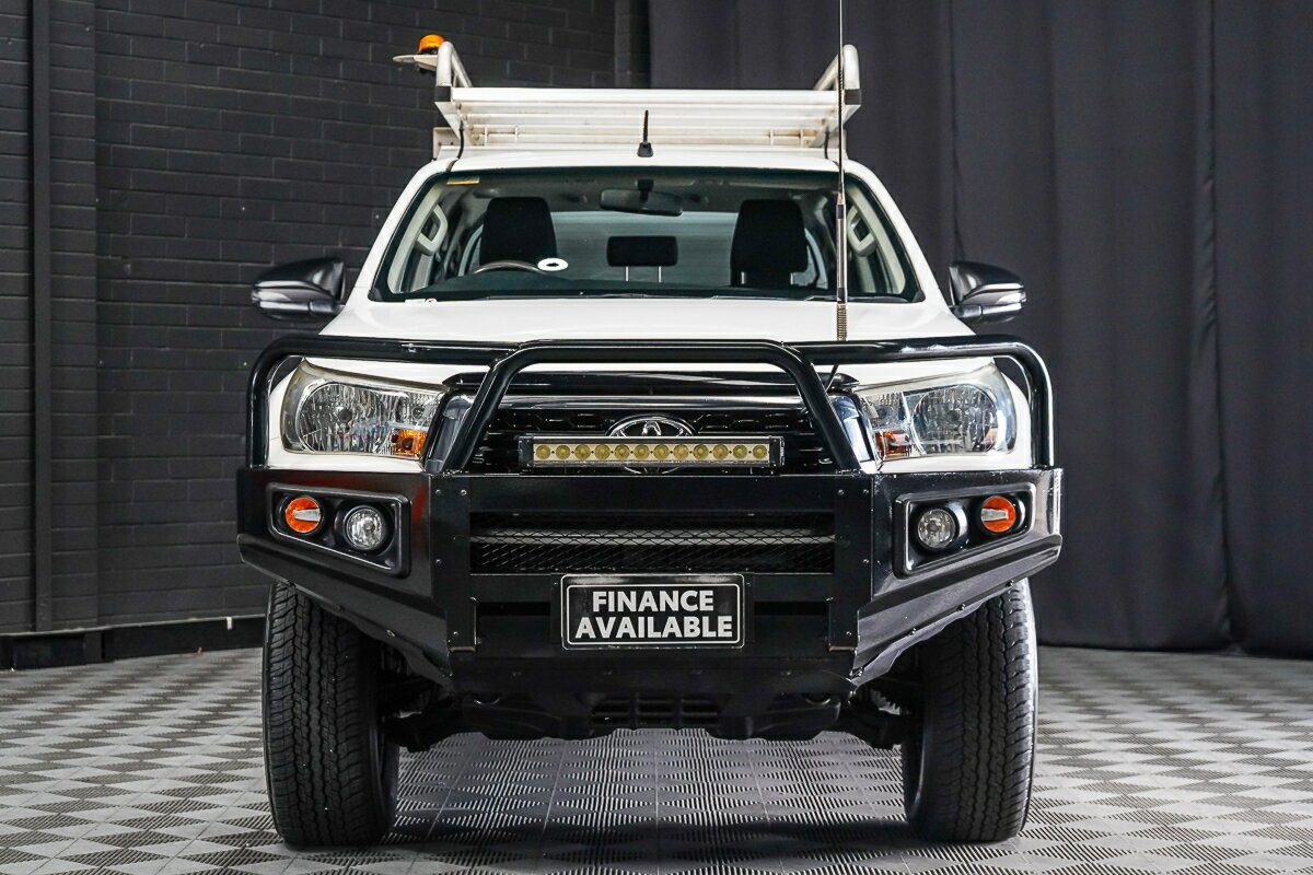 Toyota Hilux image 3
