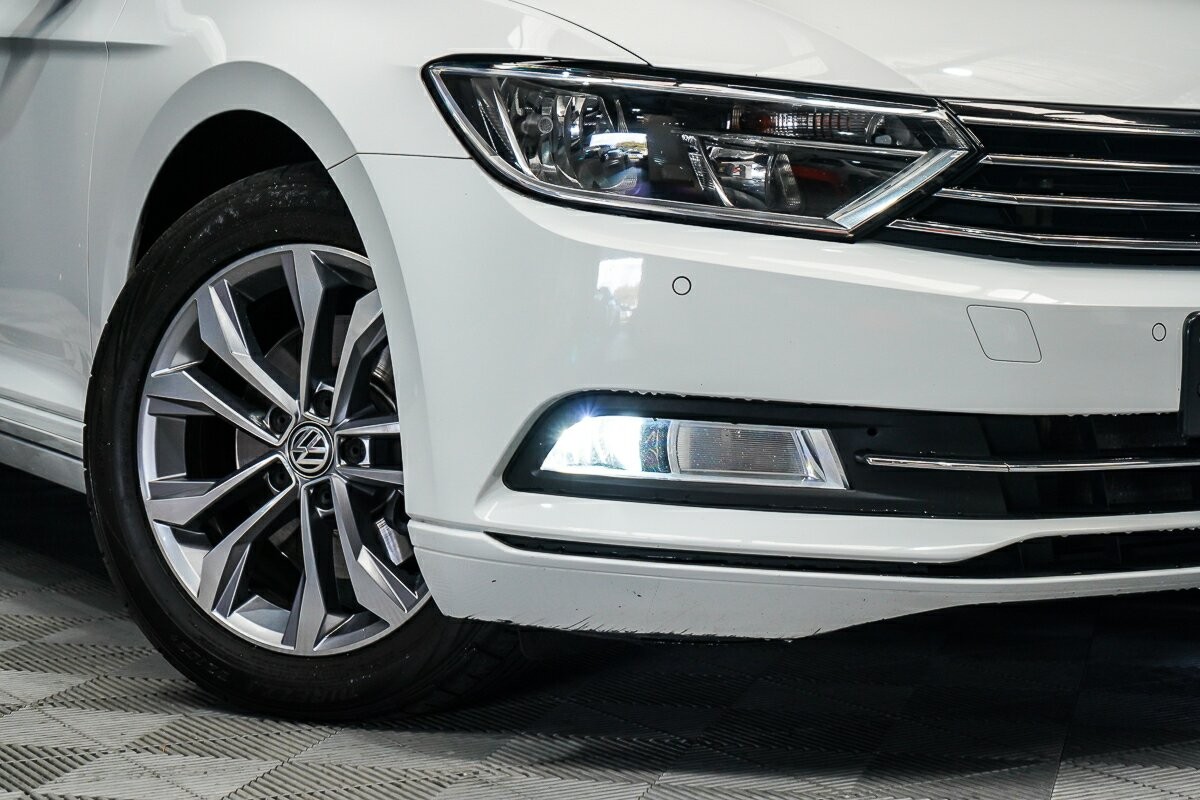 Volkswagen Passat image 2