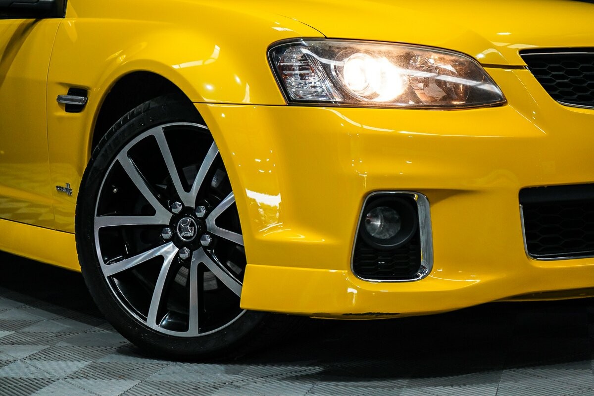 Holden Commodore image 2