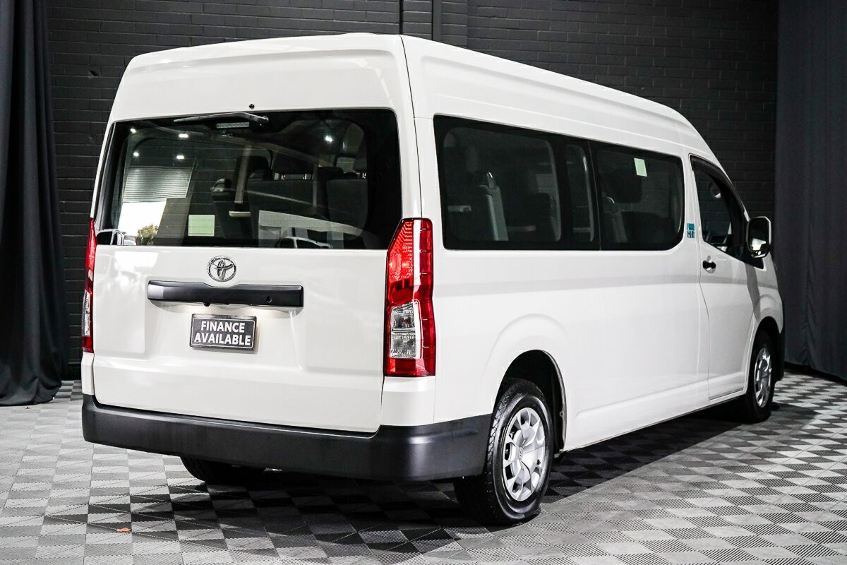 Toyota Hiace image 4