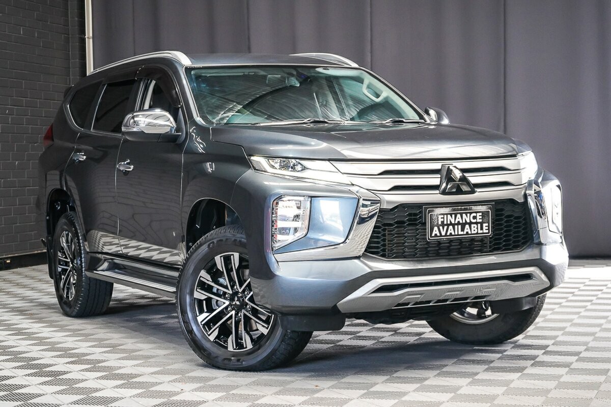 Mitsubishi Pajero Sport image 1
