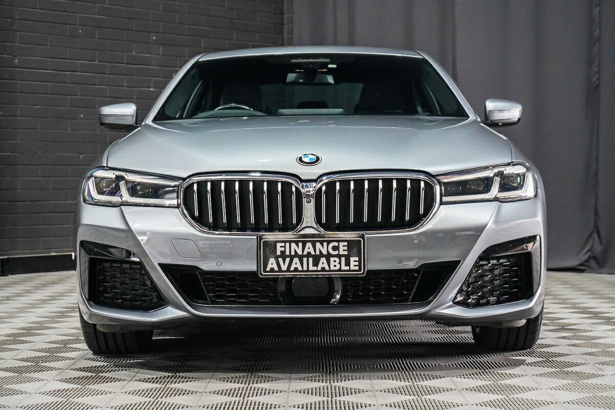 BMW 5 Series image 3