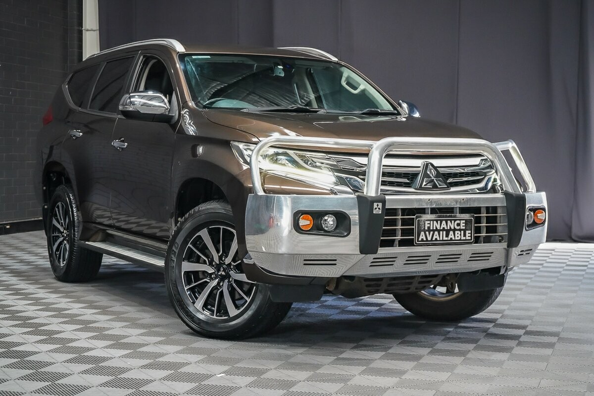 Mitsubishi Pajero Sport image 1