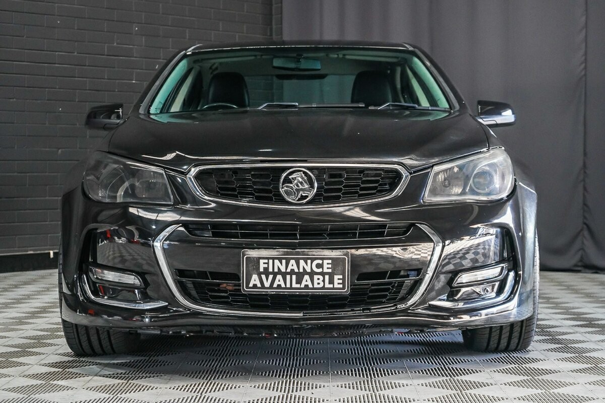 Holden Commodore image 3