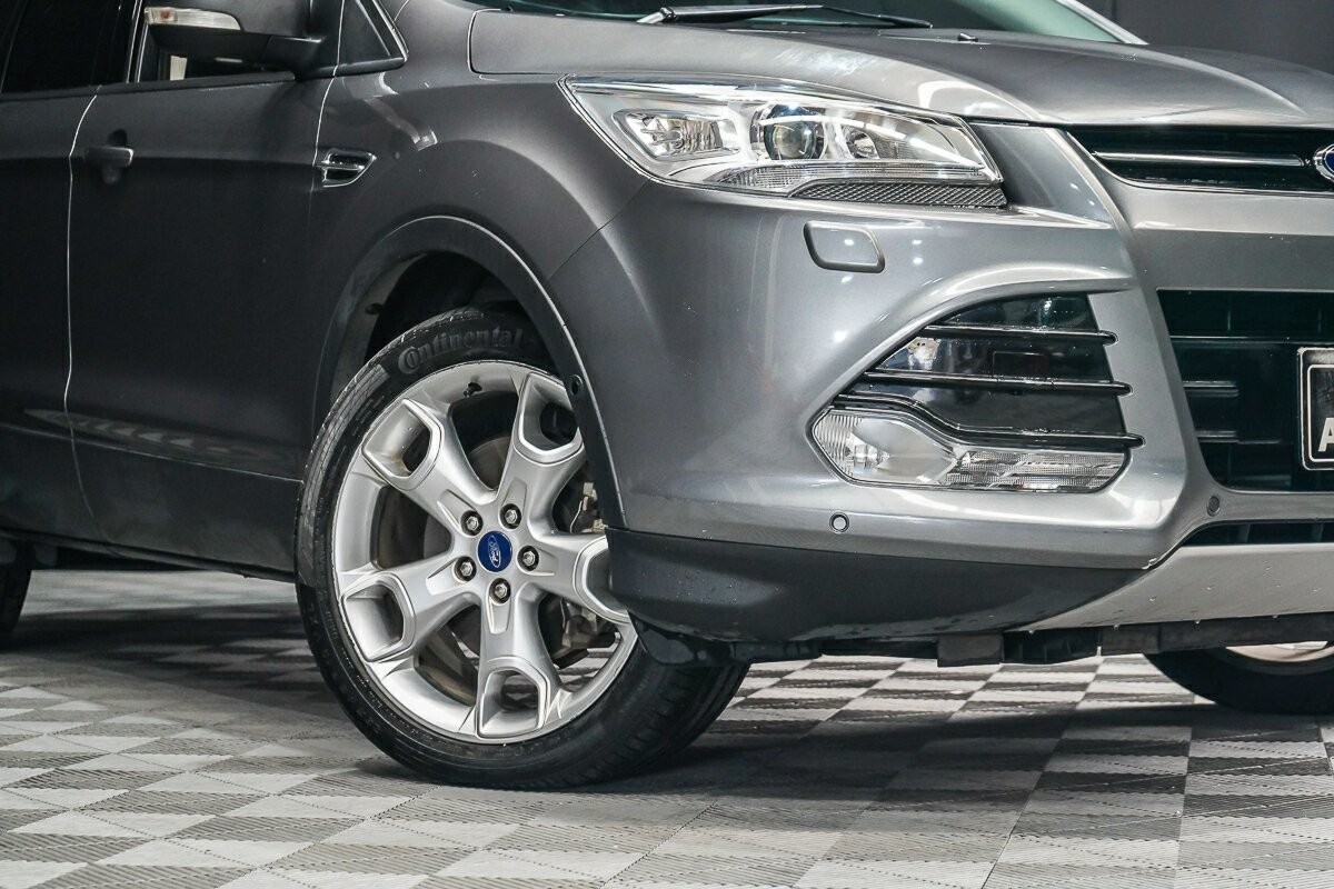 Ford Kuga image 2