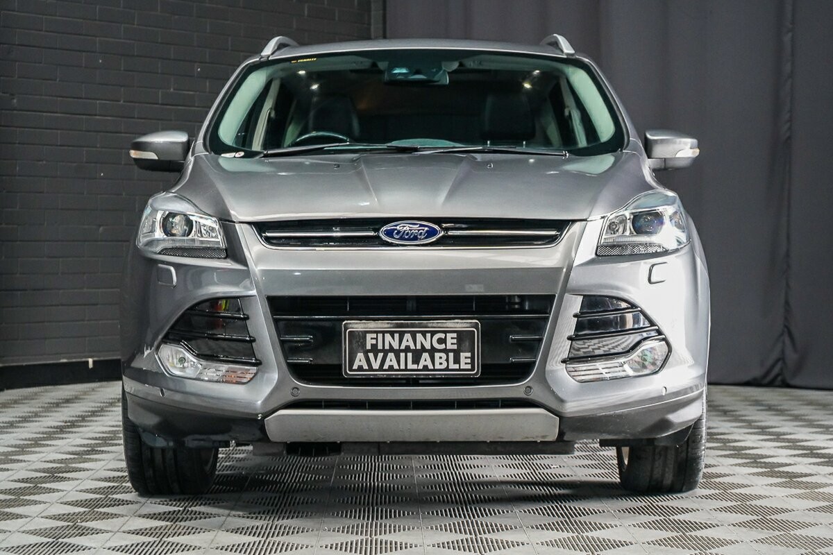 Ford Kuga image 3