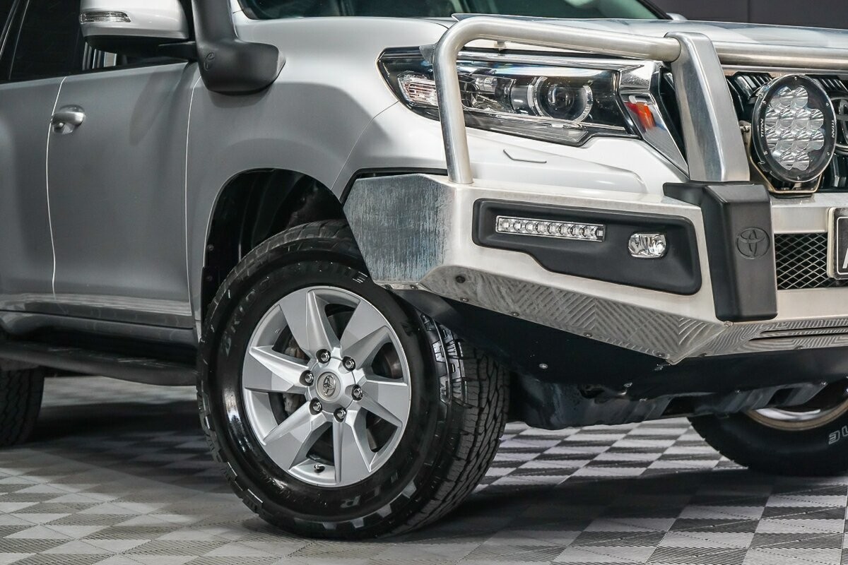 Toyota Landcruiser Prado image 2