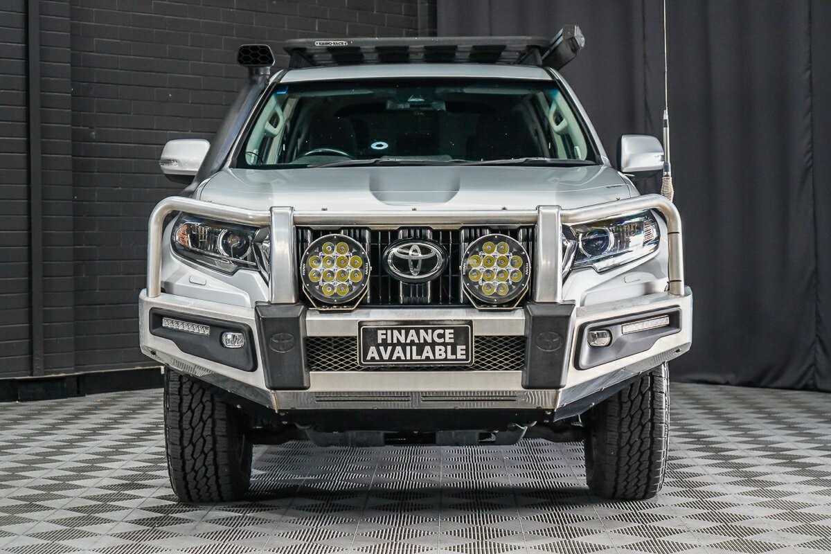 Toyota Landcruiser Prado image 3