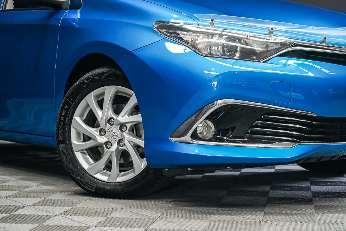 Toyota Corolla image 2