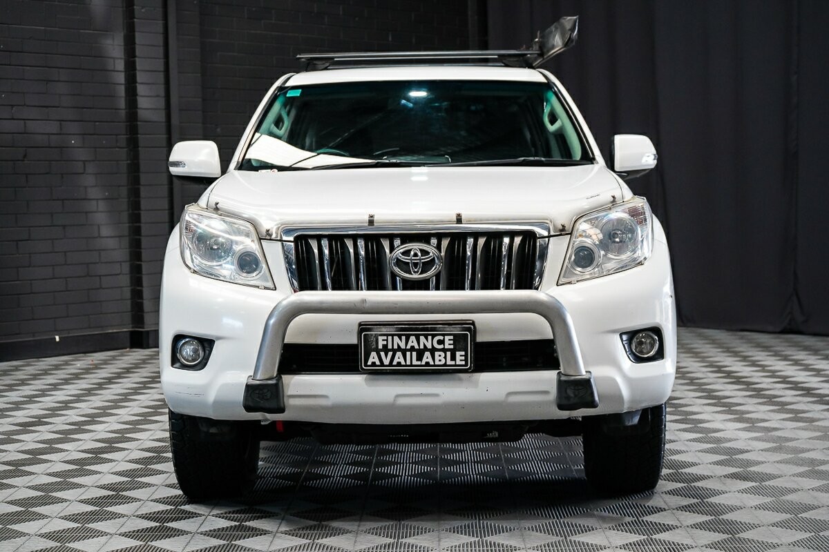 Toyota Landcruiser Prado image 3