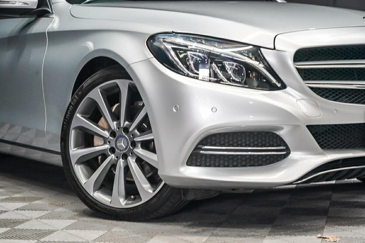 Mercedes Benz C-class image 2
