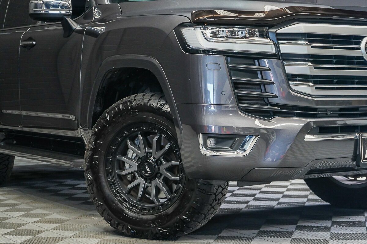 Toyota Landcruiser image 2