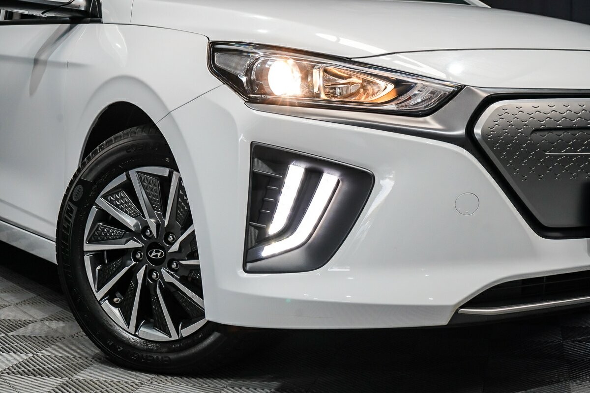 Hyundai Ioniq image 2