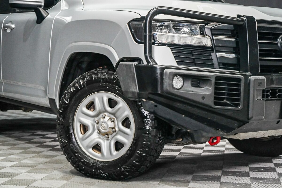 Toyota Landcruiser image 2