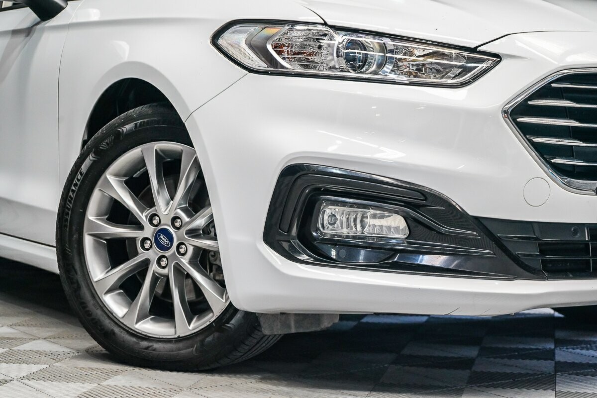 Ford Mondeo image 2