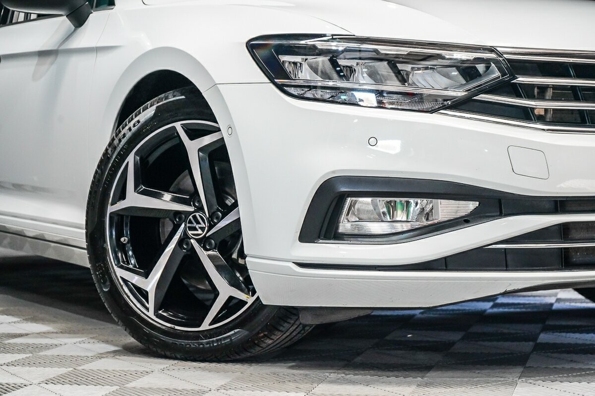 Volkswagen Passat image 2
