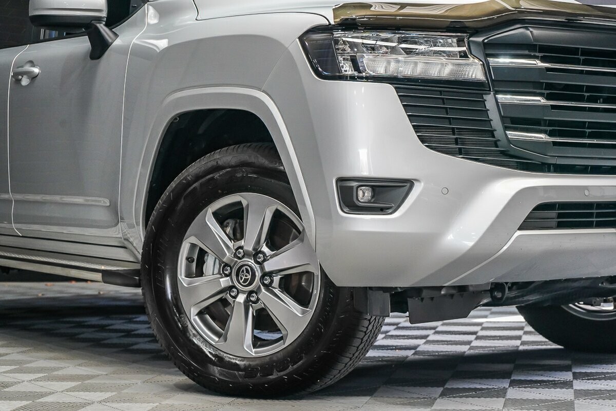 Toyota Landcruiser image 2