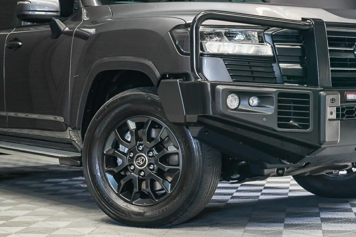 Toyota Landcruiser image 2