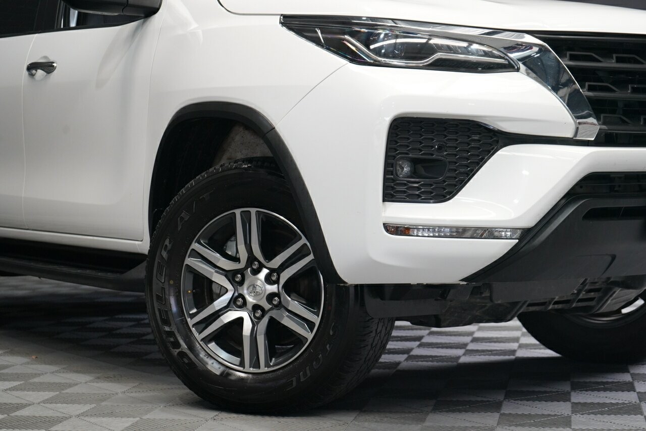 Toyota Fortuner image 2