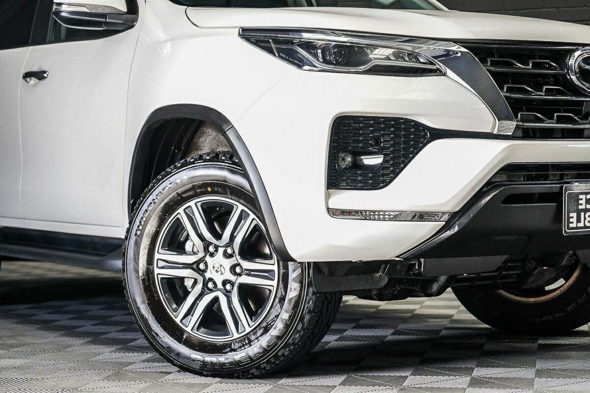 Toyota Fortuner image 2