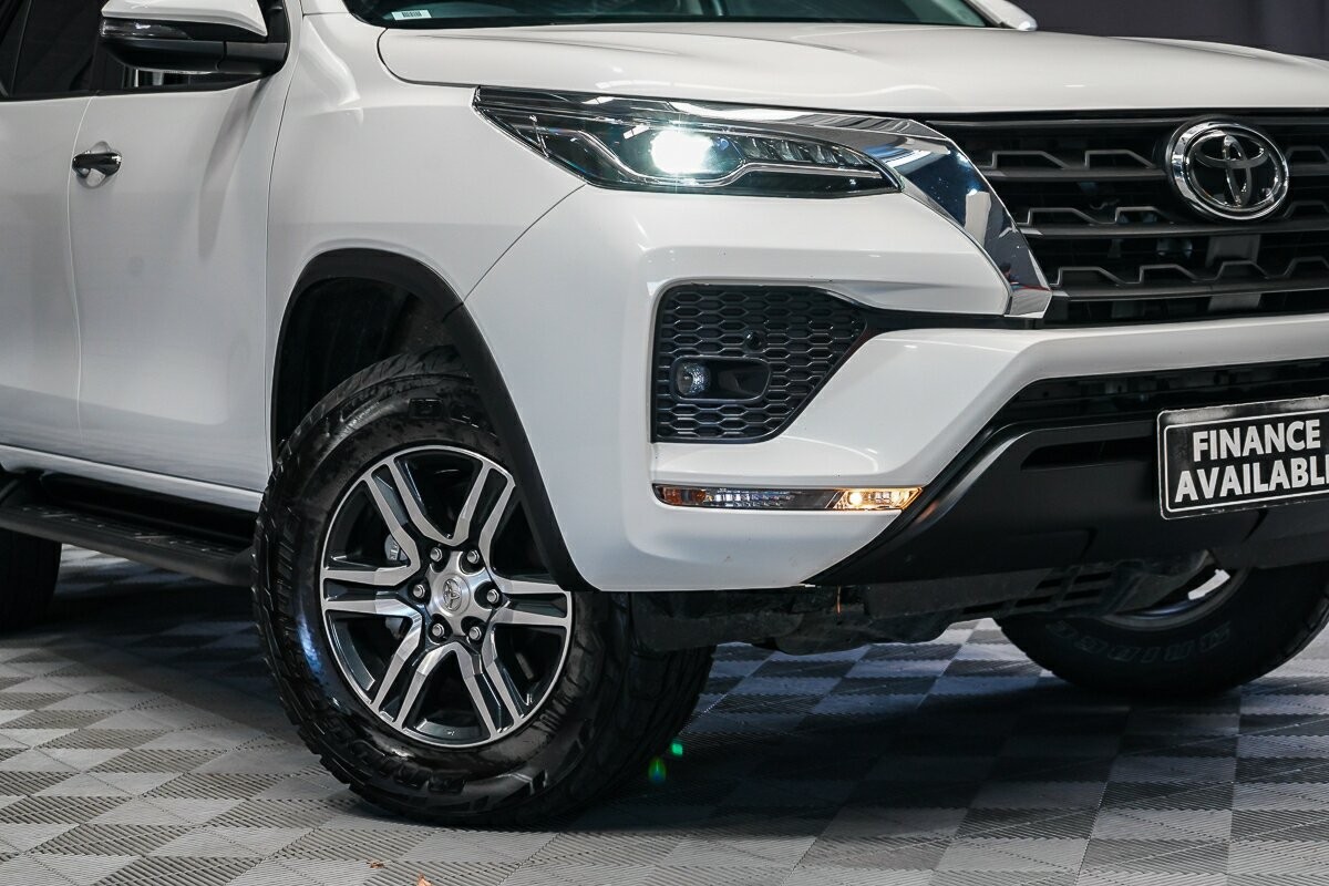Toyota Fortuner image 2