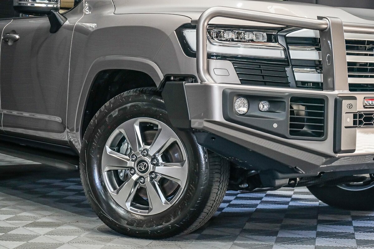 Toyota Landcruiser image 2