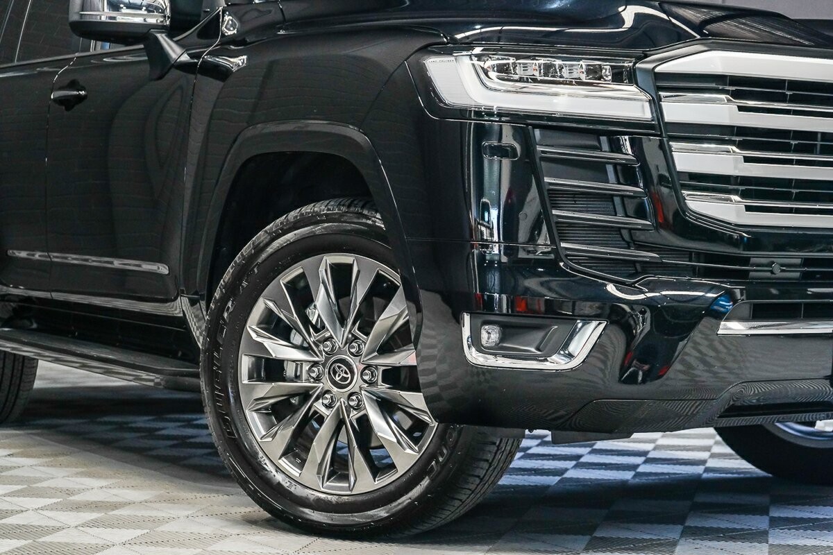 Toyota Landcruiser image 2