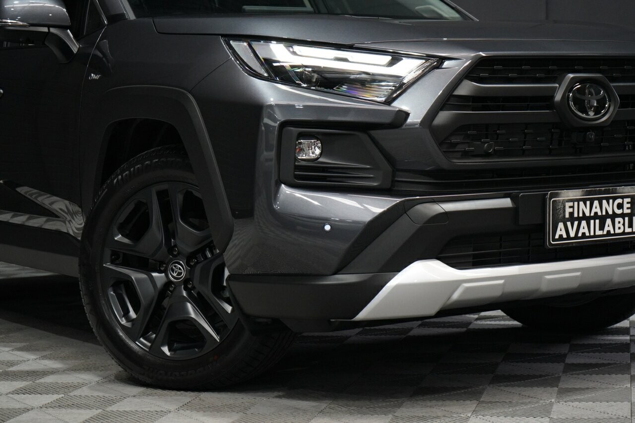 Toyota Rav4 image 2
