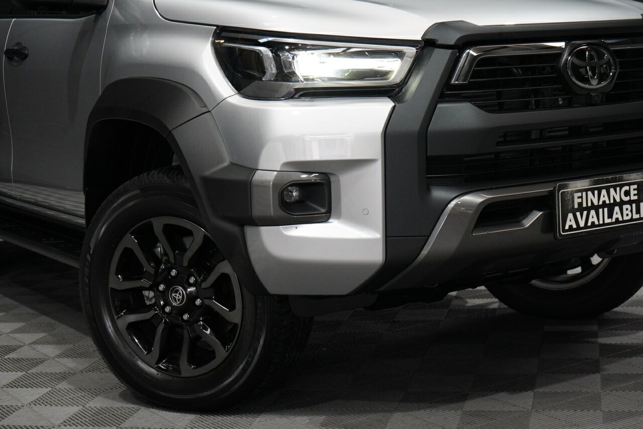 Toyota Hilux image 2