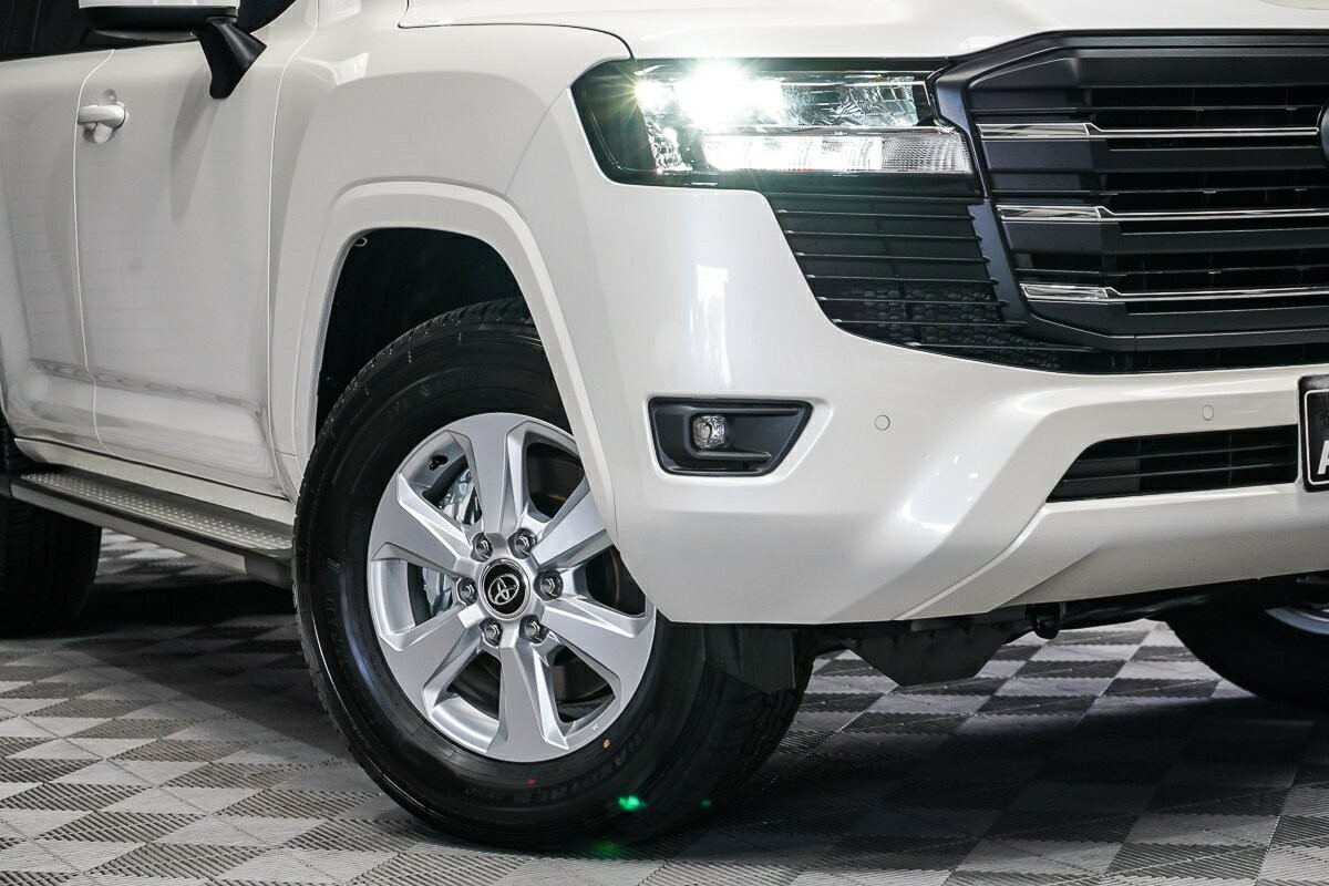 Toyota Landcruiser image 2