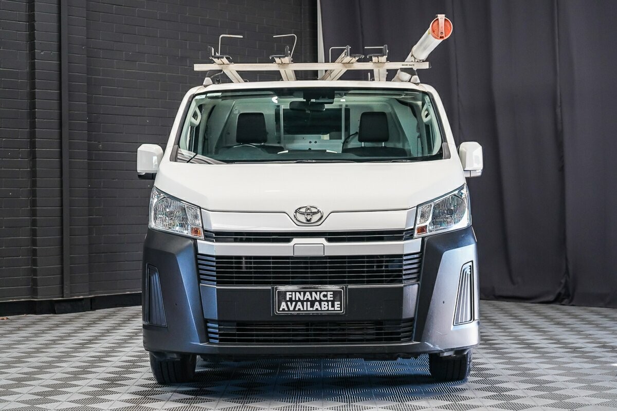 Toyota Hiace image 3