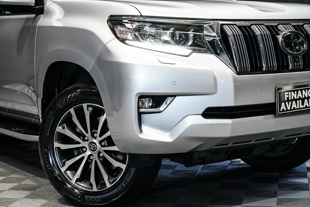 Toyota Landcruiser Prado image 2
