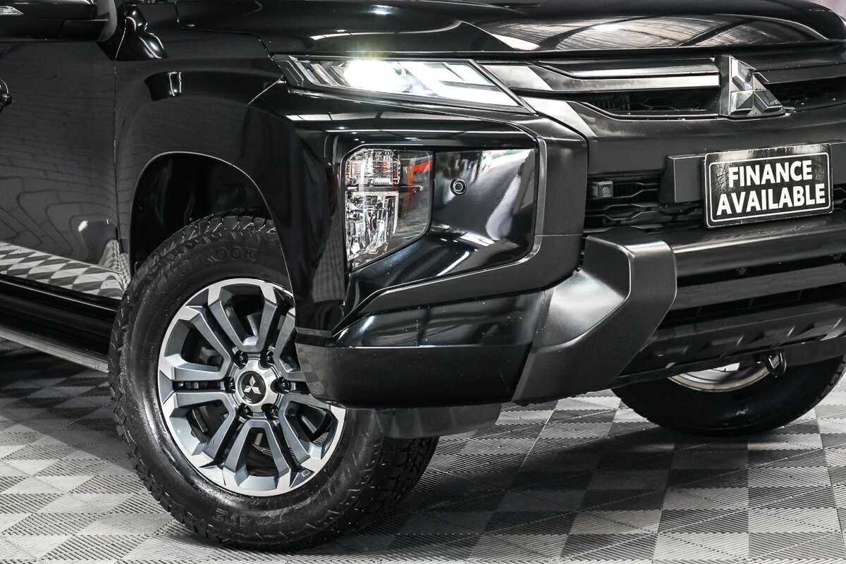 Mitsubishi Triton image 2