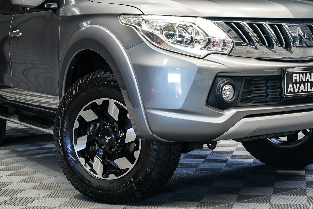 Mitsubishi Triton image 2