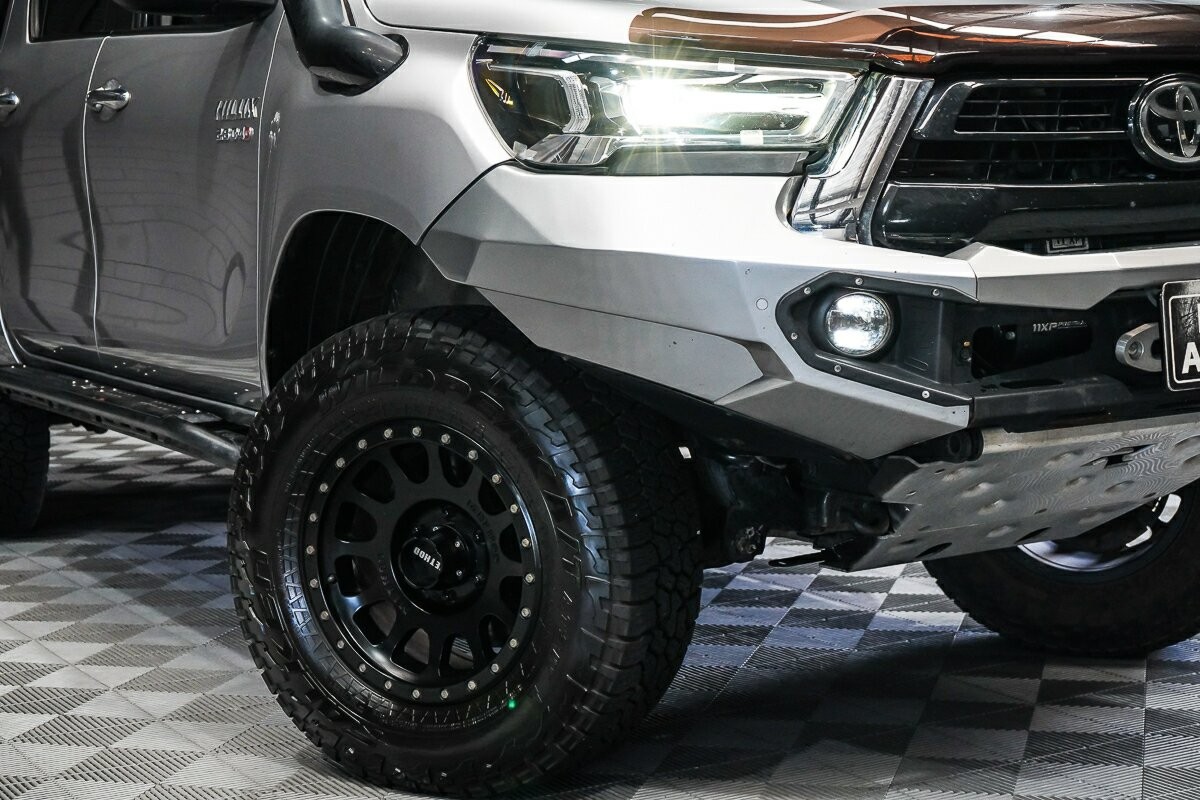 Toyota Hilux image 2
