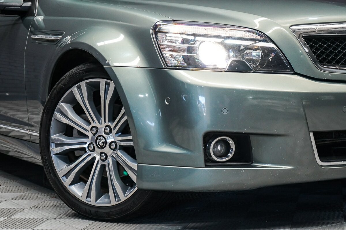 Holden Caprice image 2