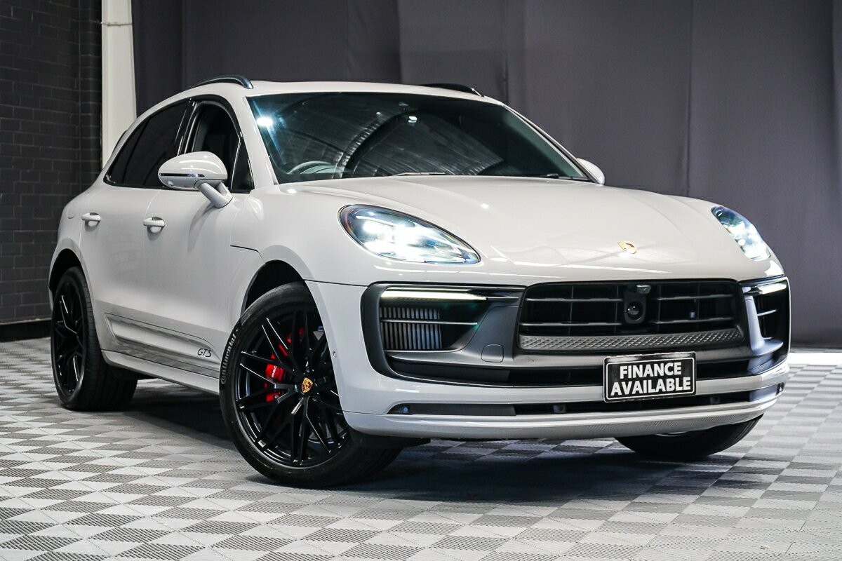 Porsche Macan image 1
