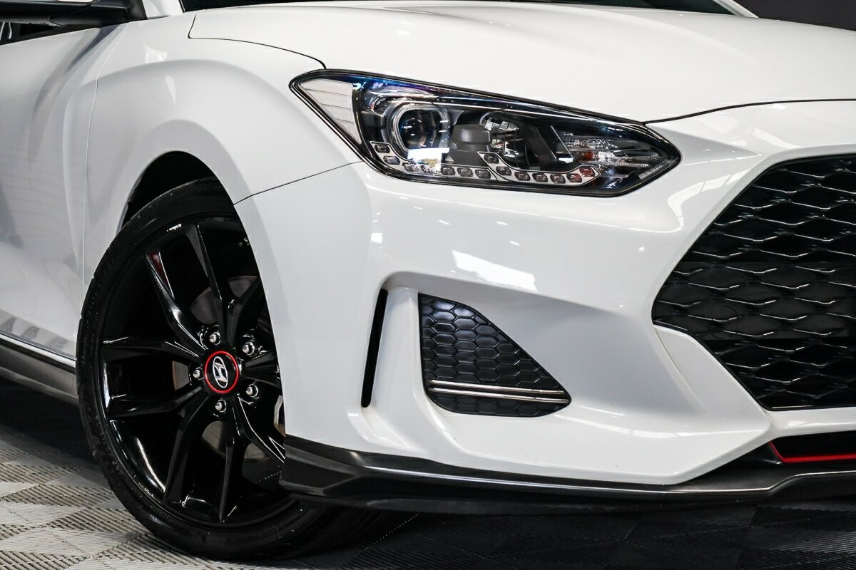 Hyundai Veloster image 2