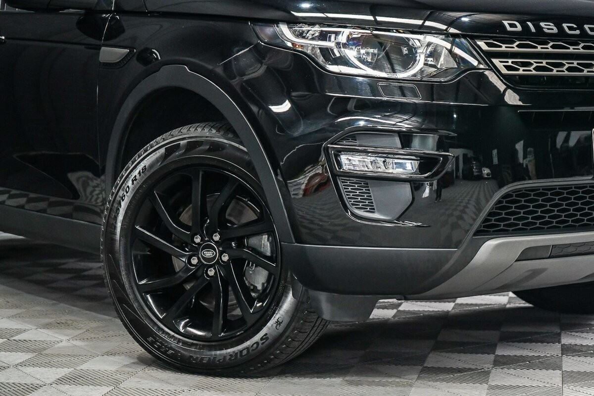 Land Rover Discovery Sport image 2