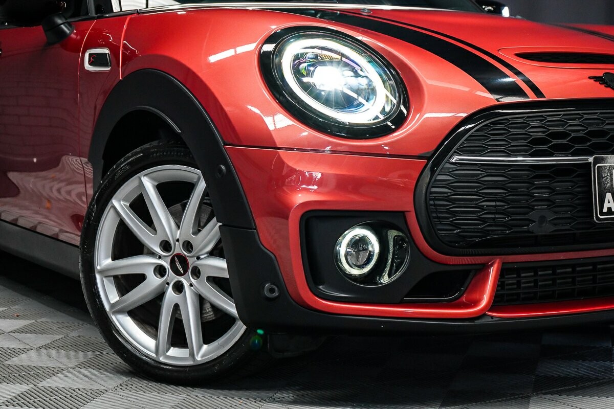 Mini Clubman image 2